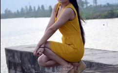 美女被绑在床头四角摸